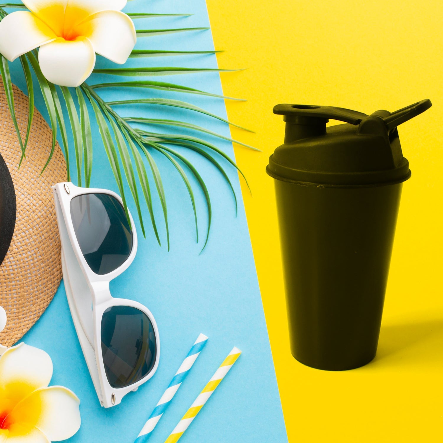 Shaker bottle for gym use, leak-proof with flip lid, BPA free, for hot and cold drinks. Shaker bottle for gym use, leak-proof with flip lid, BPA free, for hot and cold drinks.